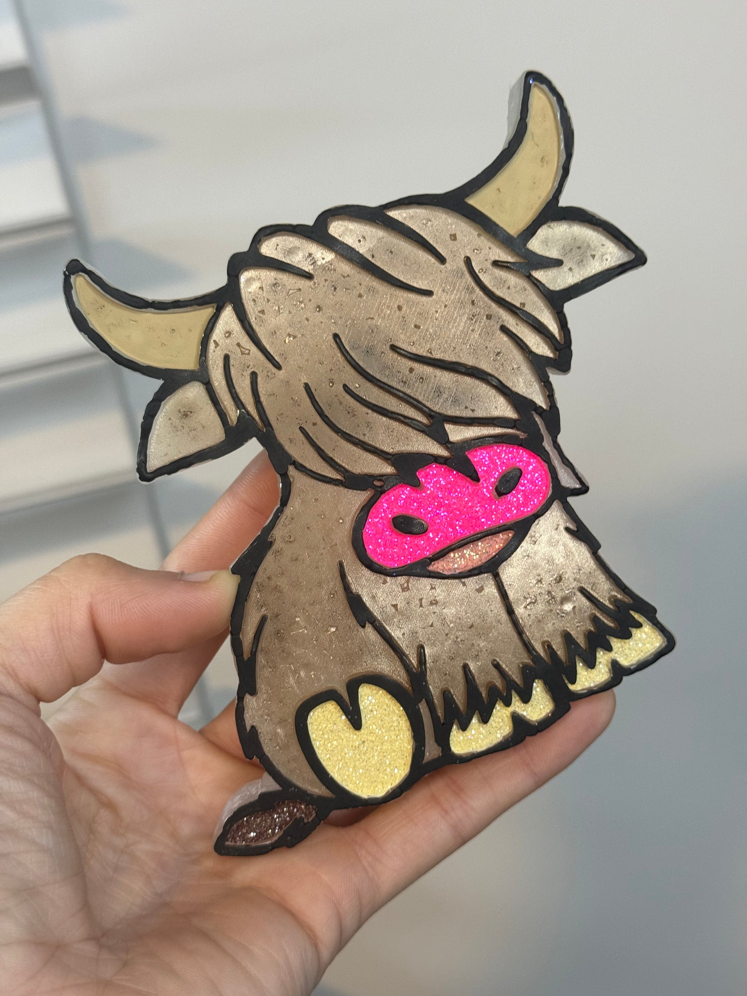 Minimal Glitter Highland Cow Freshie